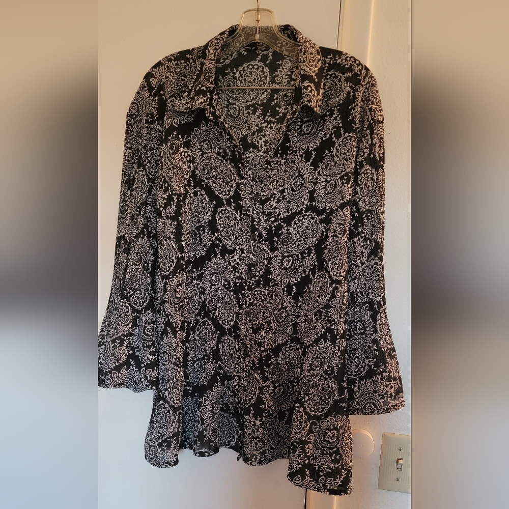 Black and White stretch Blouse 3X